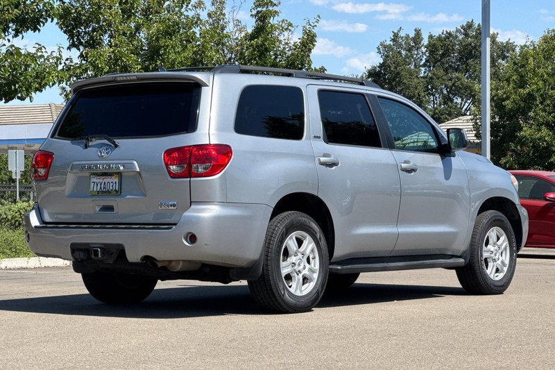 Toyota Sequoia Vehicle Full-screen Gallery Image 04