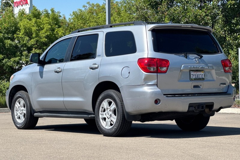 Toyota Sequoia Vehicle Full-screen Gallery Image 06