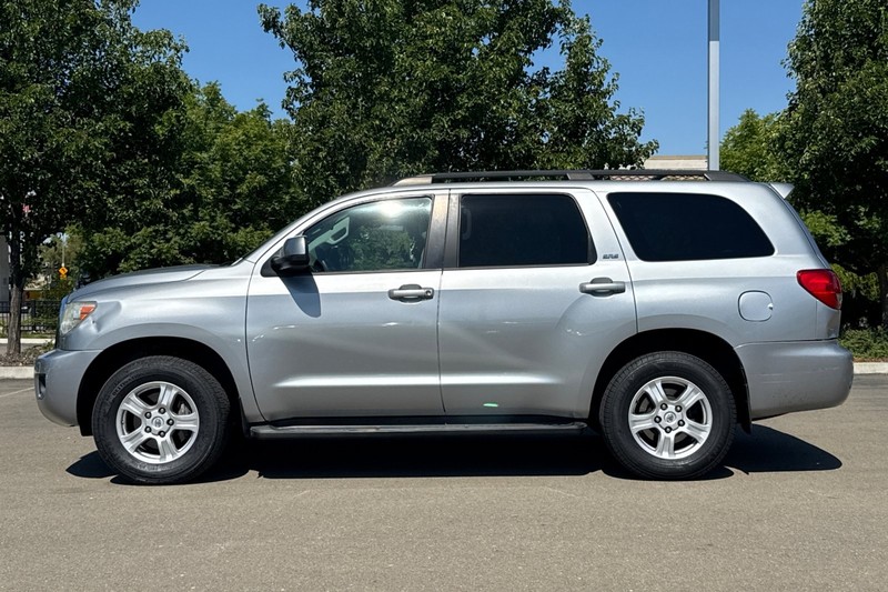 Toyota Sequoia Vehicle Full-screen Gallery Image 07