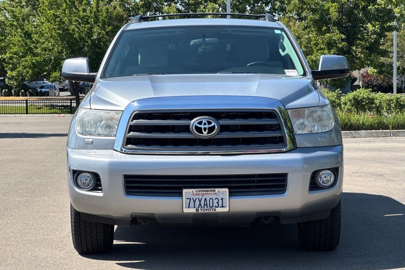 Toyota Sequoia Vehicle Full-screen Gallery Image 09