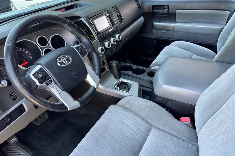 Toyota Sequoia Vehicle Full-screen Gallery Image 10