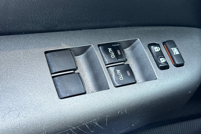 Toyota Sequoia Vehicle Full-screen Gallery Image 12