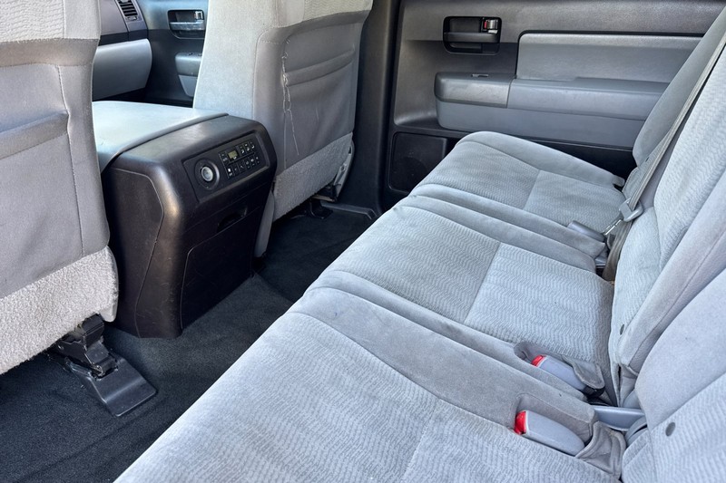 Toyota Sequoia Vehicle Full-screen Gallery Image 14