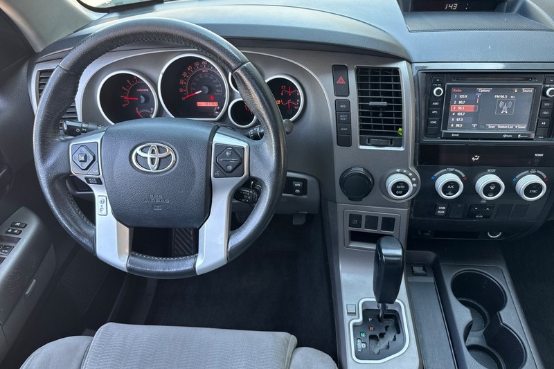 Toyota Sequoia Vehicle Full-screen Gallery Image 16