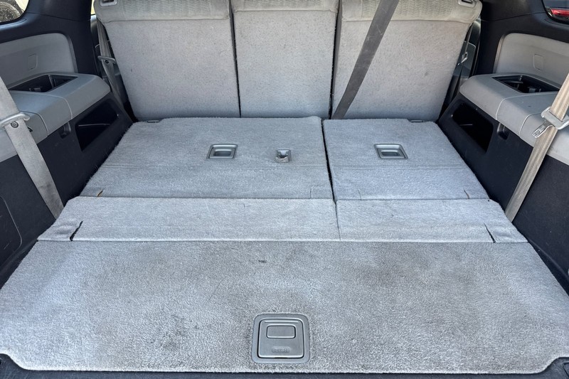 Toyota Sequoia Vehicle Full-screen Gallery Image 17