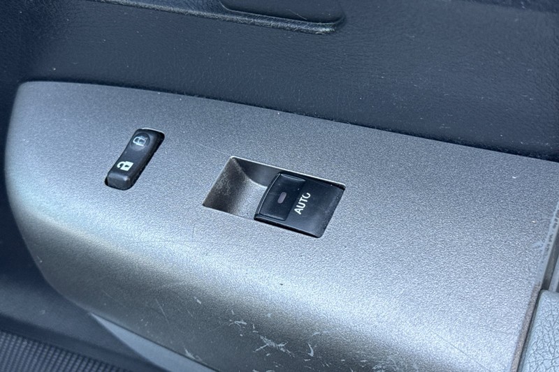 Toyota Sequoia Vehicle Full-screen Gallery Image 23