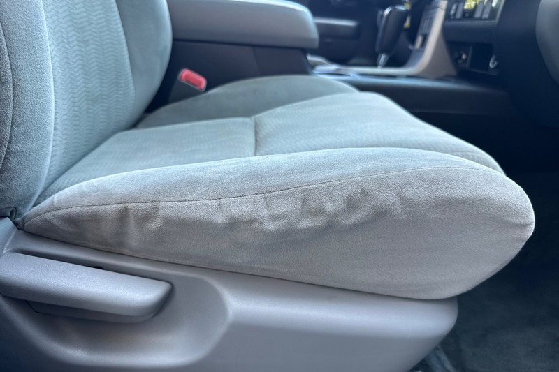 Toyota Sequoia Vehicle Full-screen Gallery Image 24