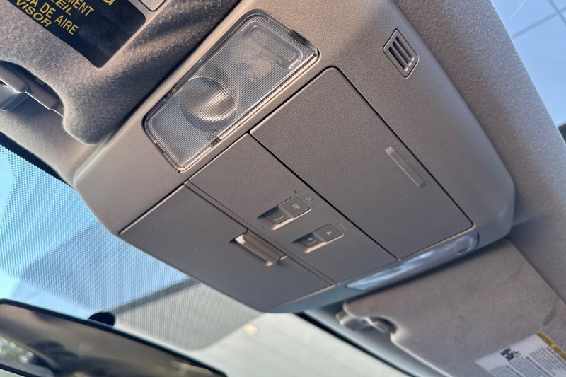Toyota Sequoia Vehicle Full-screen Gallery Image 25