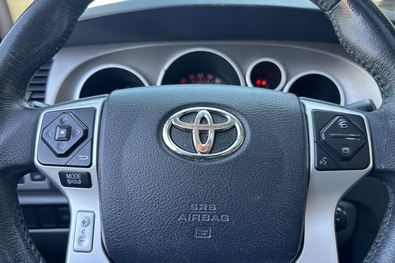 Toyota Sequoia Vehicle Full-screen Gallery Image 35