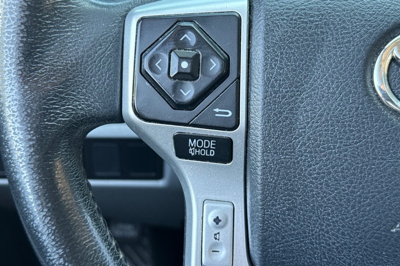 Toyota Sequoia Vehicle Full-screen Gallery Image 36
