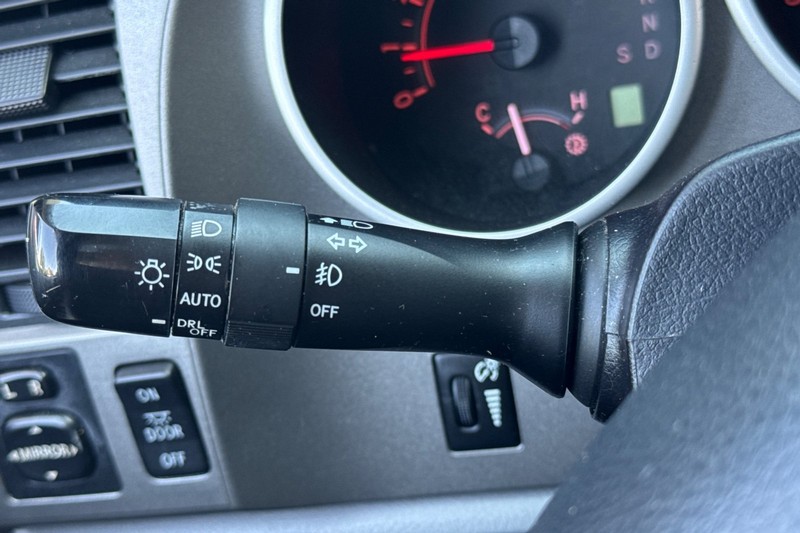 Toyota Sequoia Vehicle Full-screen Gallery Image 37