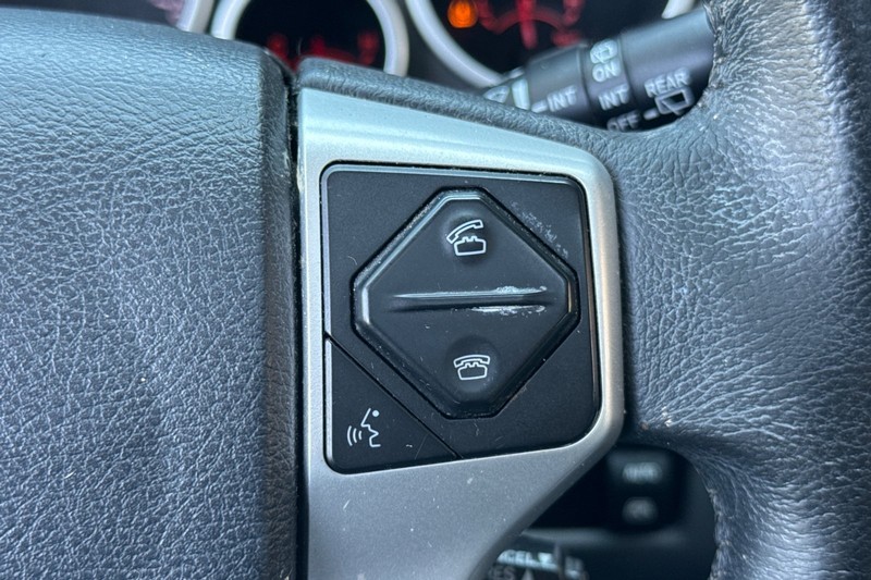 Toyota Sequoia Vehicle Full-screen Gallery Image 38