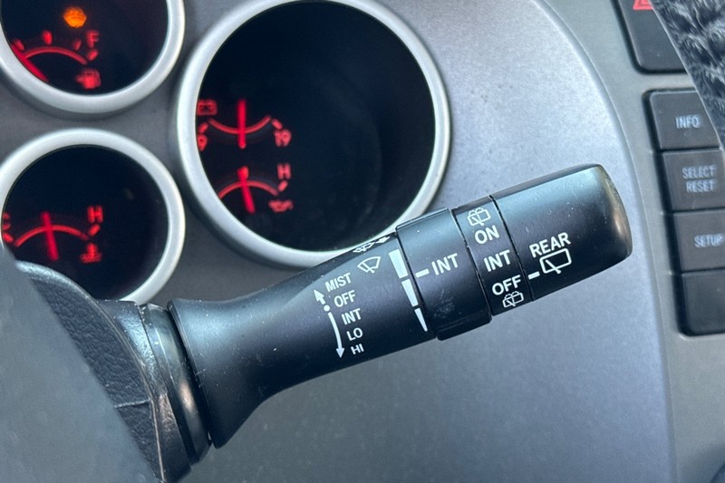 Toyota Sequoia Vehicle Full-screen Gallery Image 39