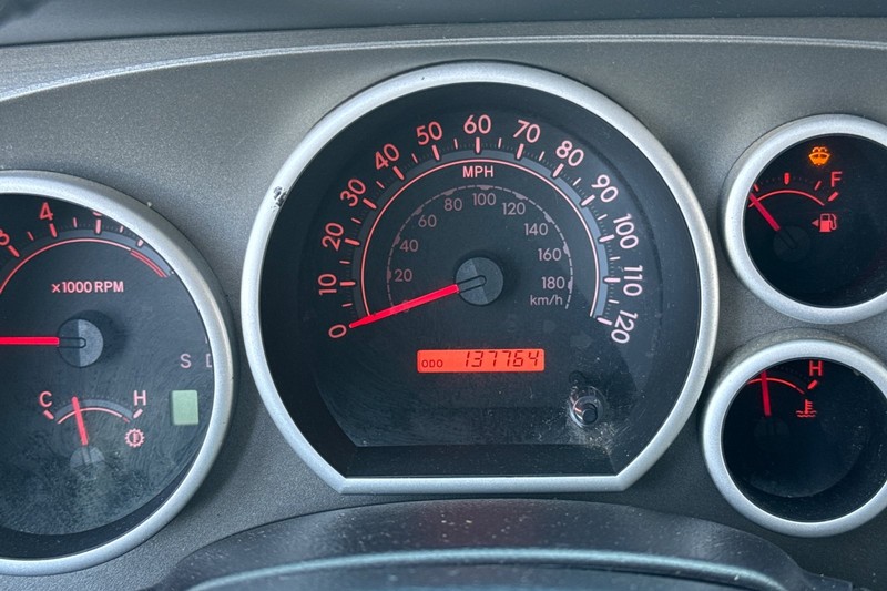 Toyota Sequoia Vehicle Full-screen Gallery Image 40