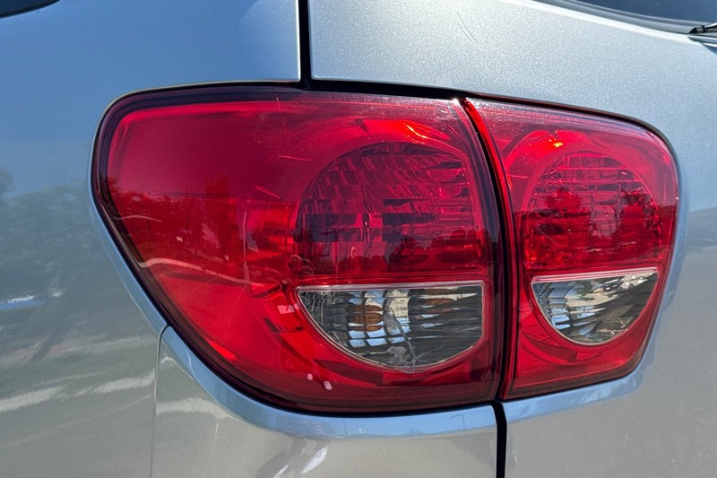 Toyota Sequoia Vehicle Full-screen Gallery Image 48
