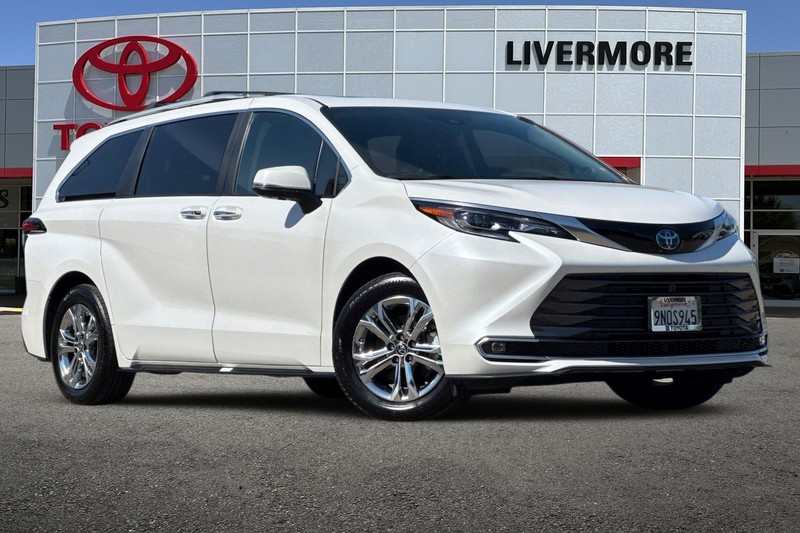 Toyota Sienna Vehicle Full-screen Gallery Image 02