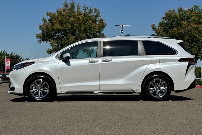 Toyota Sienna Vehicle Full-screen Gallery Image 07