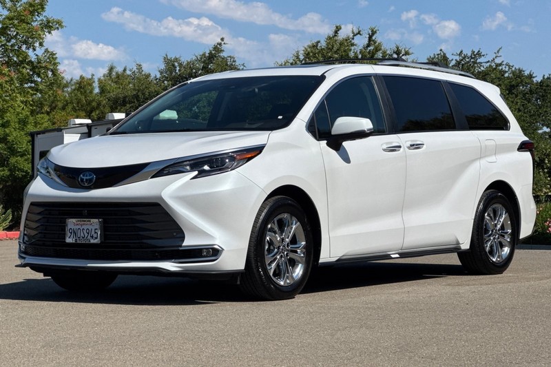 Toyota Sienna Vehicle Full-screen Gallery Image 08
