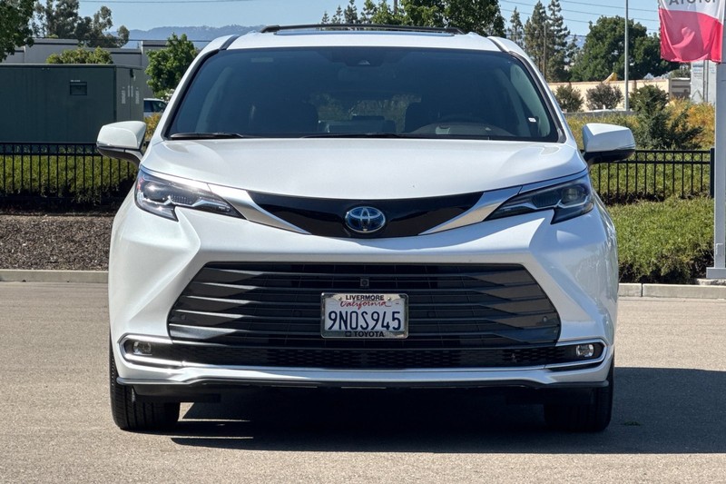 Toyota Sienna Vehicle Full-screen Gallery Image 09