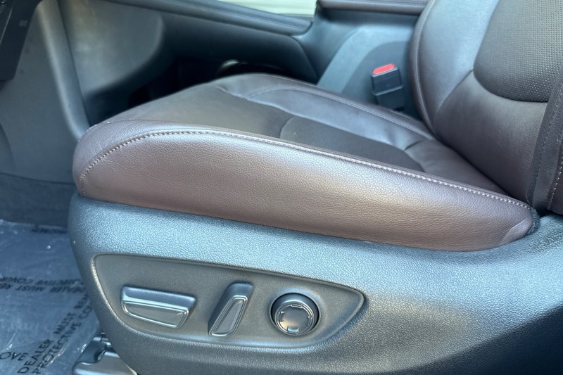Toyota Sienna Vehicle Full-screen Gallery Image 13