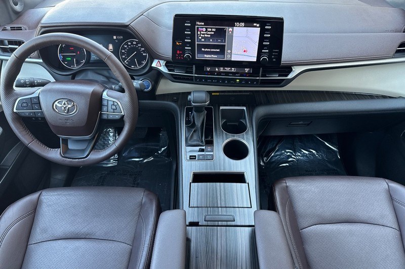 Toyota Sienna Vehicle Full-screen Gallery Image 15