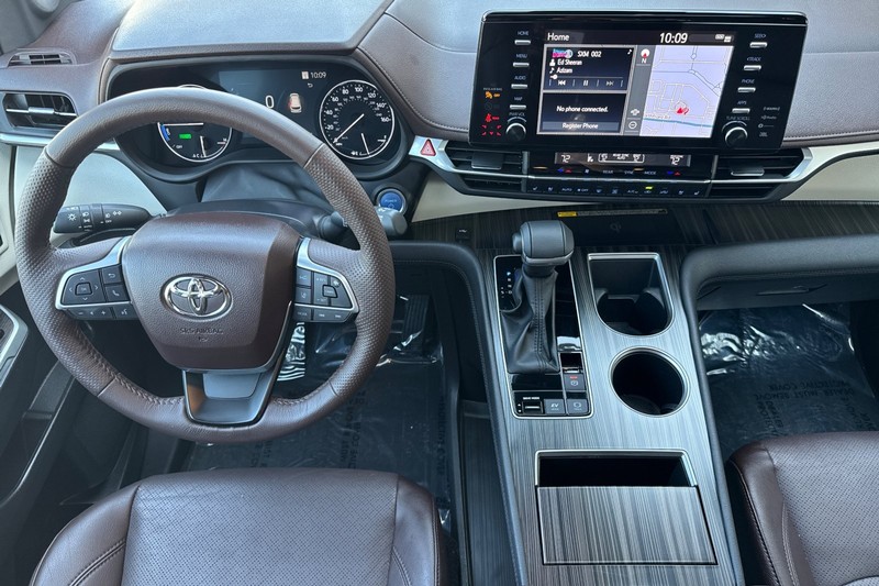 Toyota Sienna Vehicle Full-screen Gallery Image 16