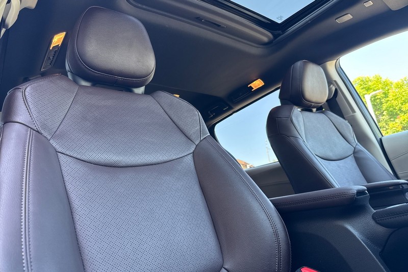 Toyota Sienna Vehicle Full-screen Gallery Image 21