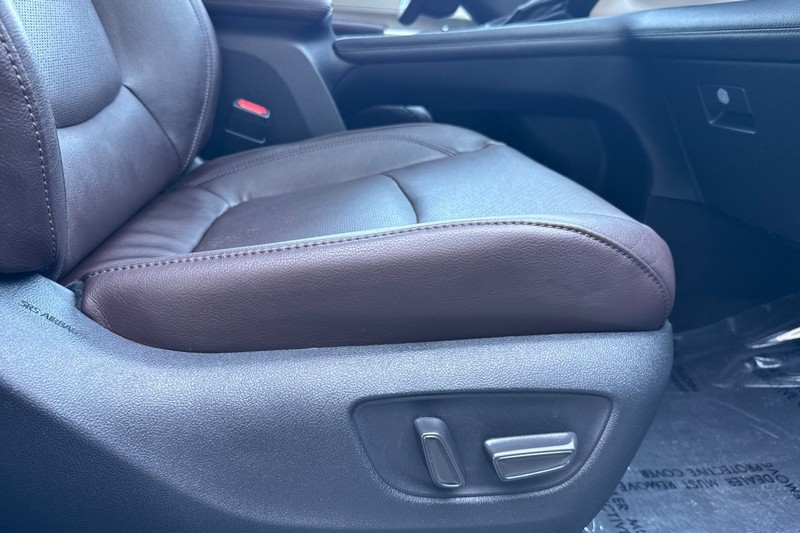 Toyota Sienna Vehicle Full-screen Gallery Image 24