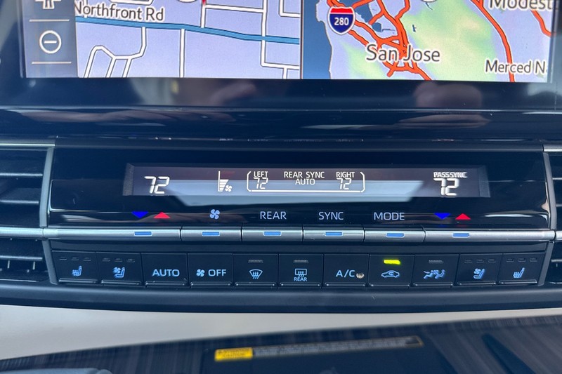 Toyota Sienna Vehicle Full-screen Gallery Image 29