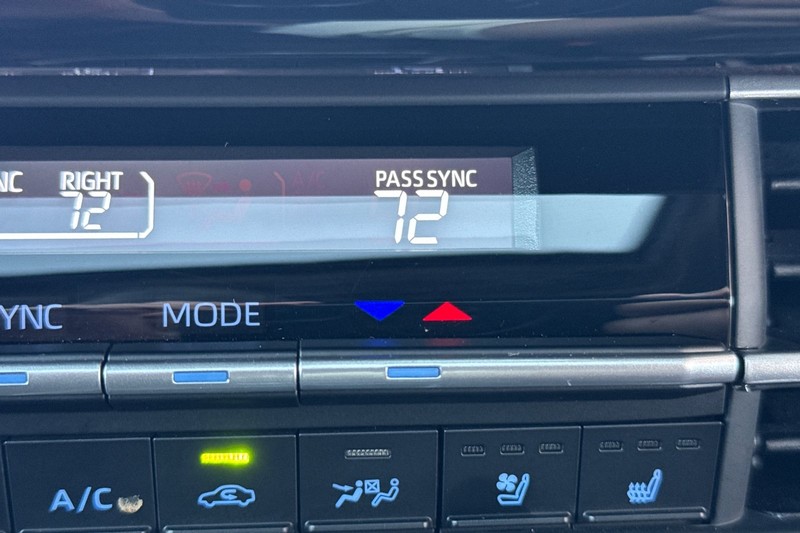 Toyota Sienna Vehicle Full-screen Gallery Image 31