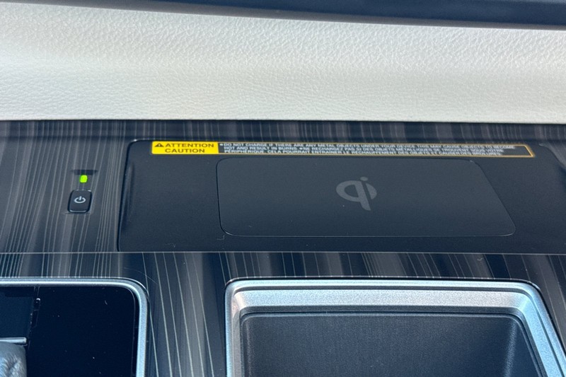 Toyota Sienna Vehicle Full-screen Gallery Image 32
