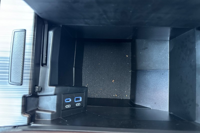 Toyota Sienna Vehicle Full-screen Gallery Image 33