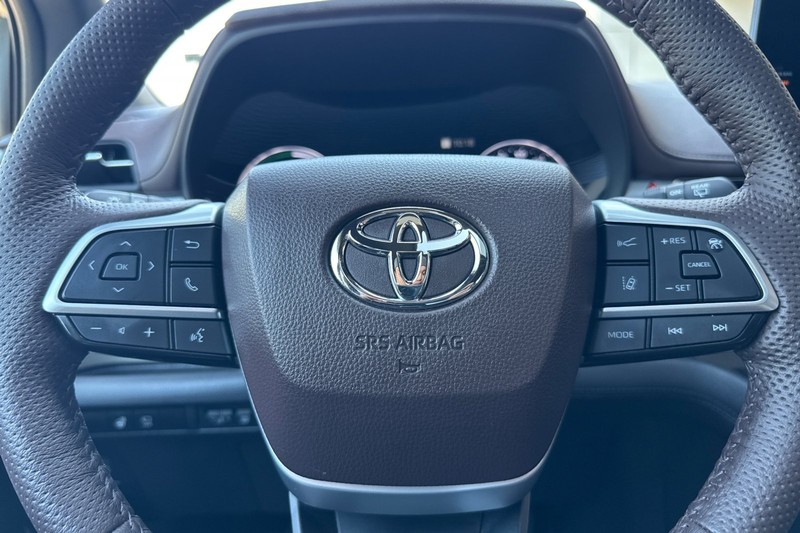 Toyota Sienna Vehicle Full-screen Gallery Image 36