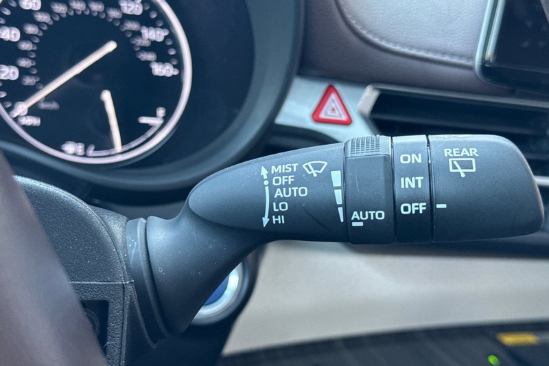 Toyota Sienna Vehicle Full-screen Gallery Image 40