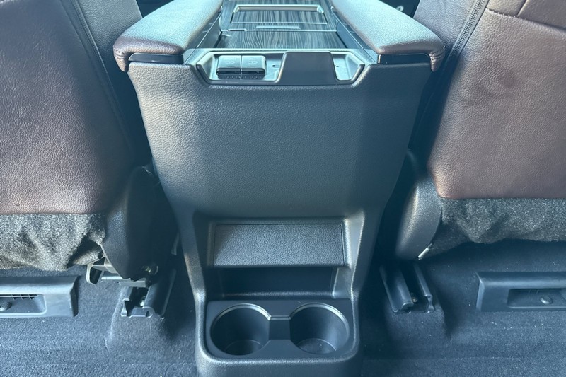 Toyota Sienna Vehicle Full-screen Gallery Image 44