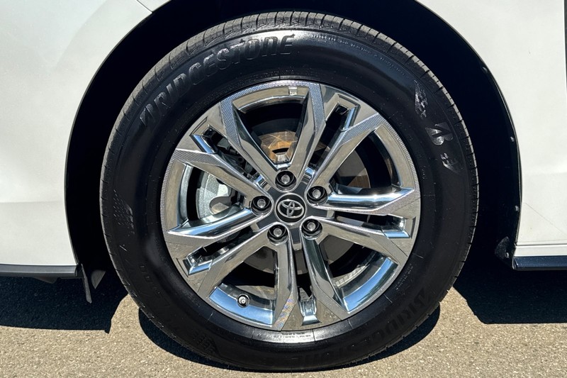 Toyota Sienna Vehicle Full-screen Gallery Image 48
