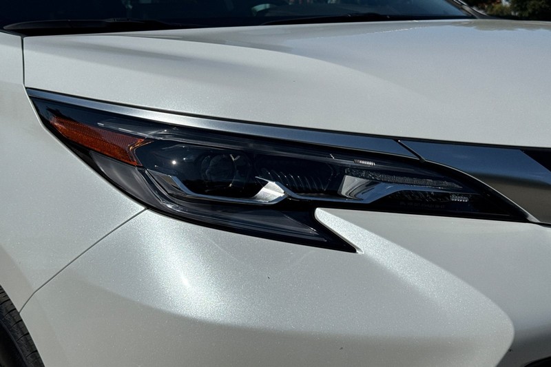 Toyota Sienna Vehicle Full-screen Gallery Image 49