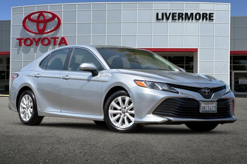 Toyota Camry Vehicle Full-screen Gallery Image 02