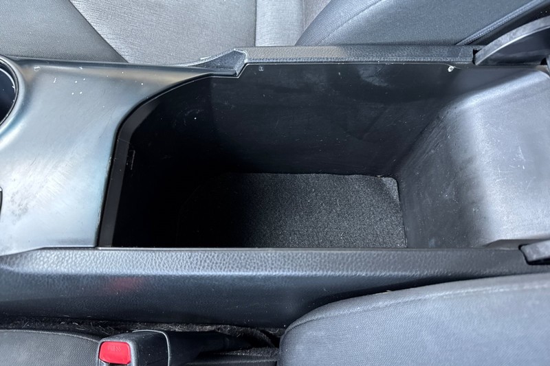 Toyota Camry Vehicle Full-screen Gallery Image 31