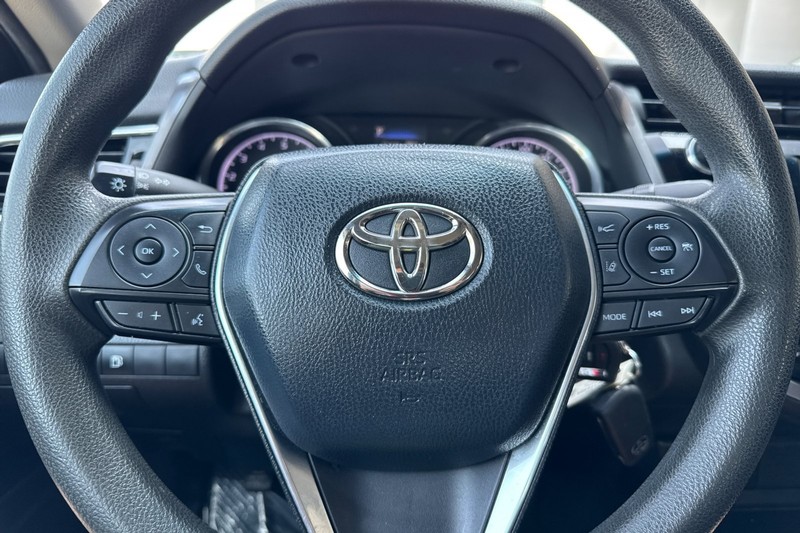 Toyota Camry Vehicle Full-screen Gallery Image 33