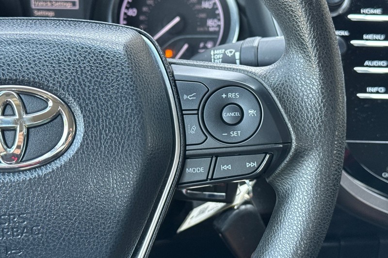 Toyota Camry Vehicle Full-screen Gallery Image 36