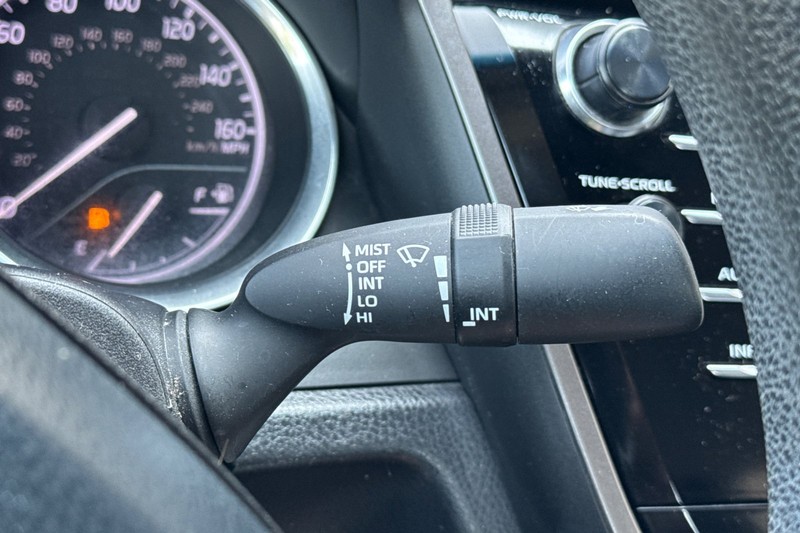 Toyota Camry Vehicle Full-screen Gallery Image 37