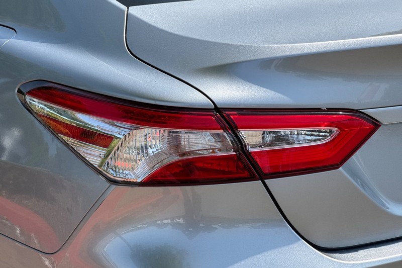 Toyota Camry Vehicle Full-screen Gallery Image 46