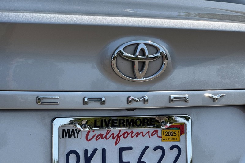 Toyota Camry Vehicle Full-screen Gallery Image 47