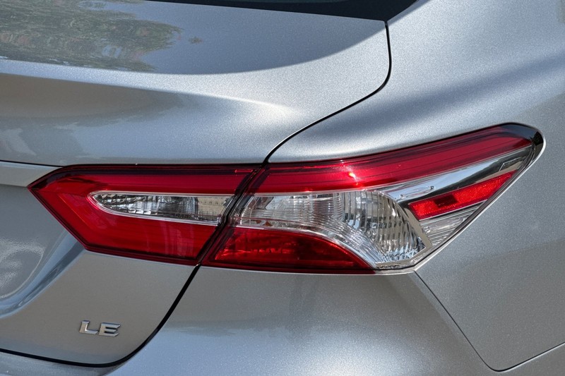 Toyota Camry Vehicle Full-screen Gallery Image 48