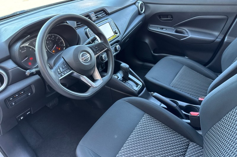 Nissan Versa Vehicle Full-screen Gallery Image 10