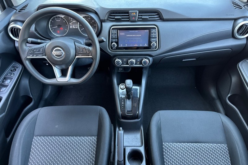 Nissan Versa Vehicle Full-screen Gallery Image 15