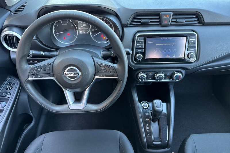 Nissan Versa Vehicle Full-screen Gallery Image 16