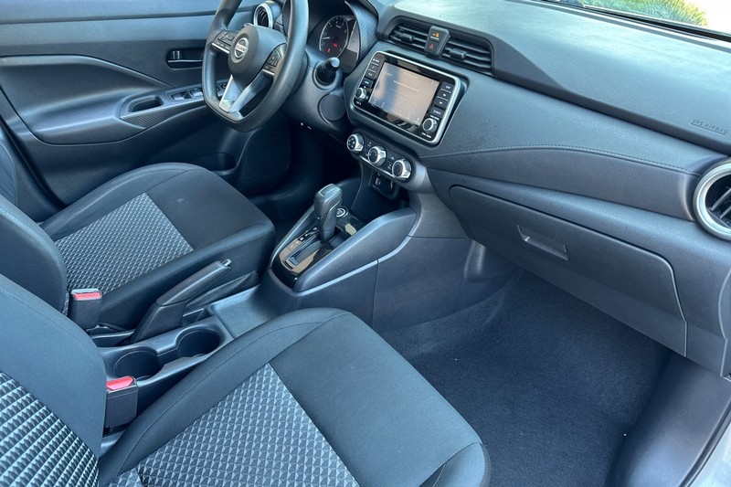 Nissan Versa Vehicle Full-screen Gallery Image 18
