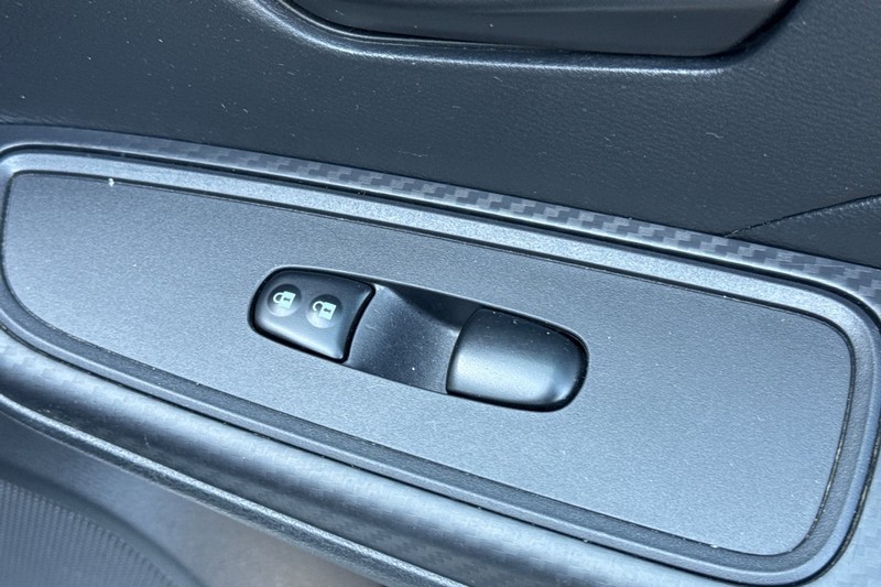 Nissan Versa Vehicle Full-screen Gallery Image 21